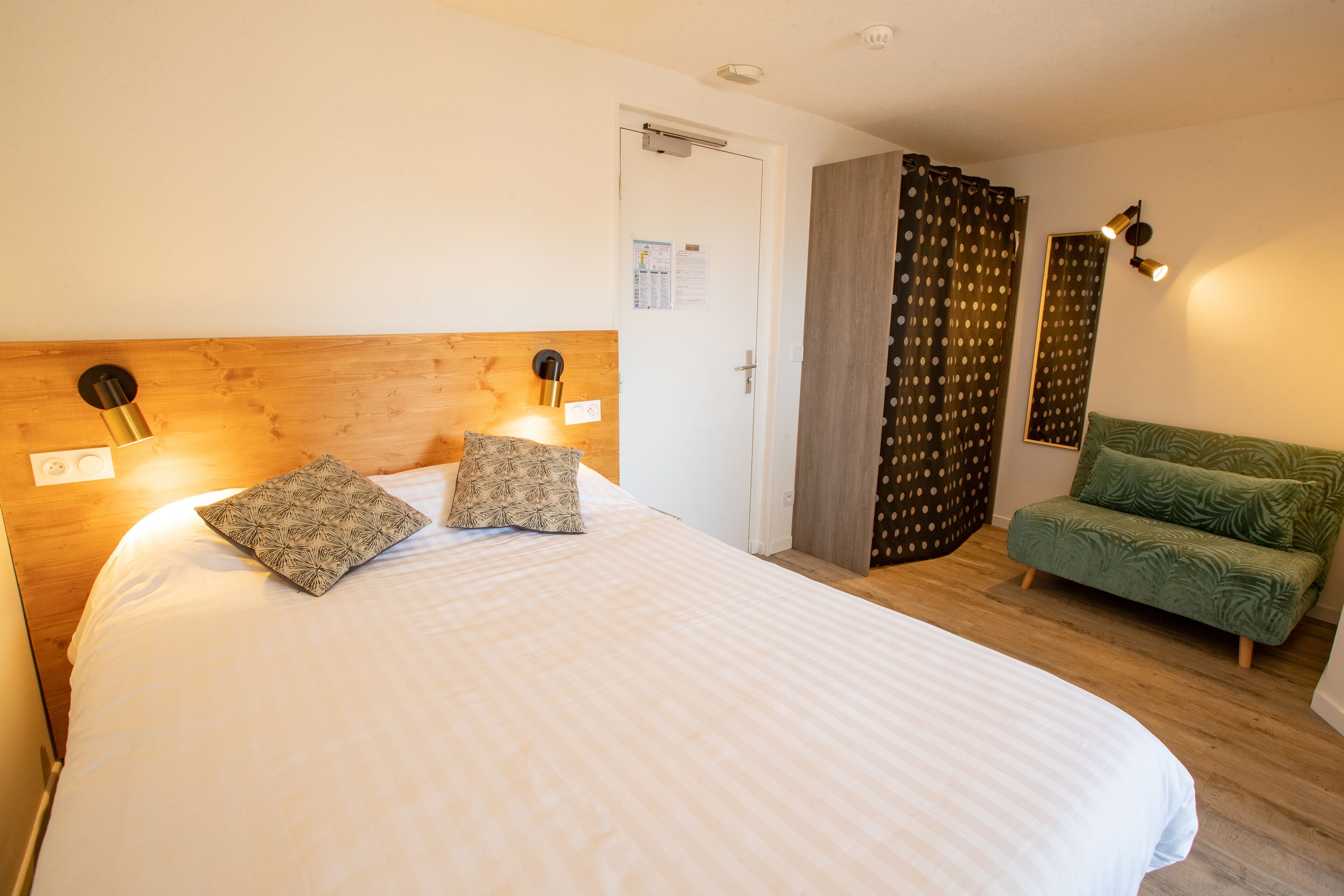 1 bedroom, egyptian cotton sheets, premium bedding, select comfort beds