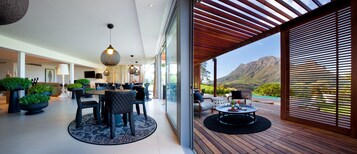 供應早餐、午餐、晚餐；池景