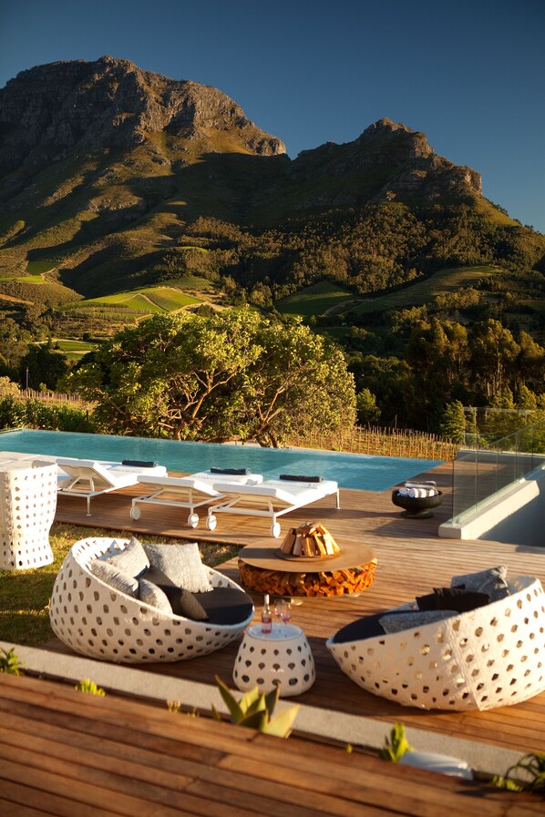 2 outdoor pools, sun loungers - Clouds Estate (Stellenbosch)