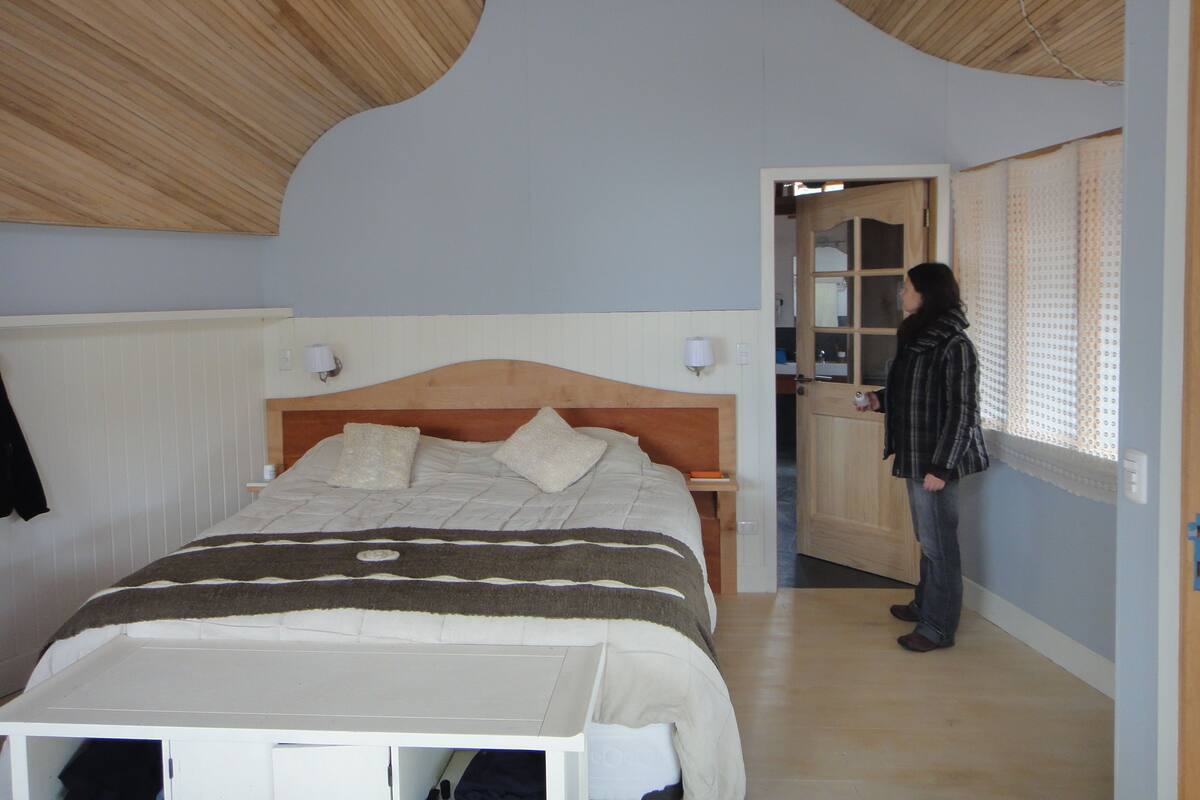 1 bedroom, Select Comfort beds, desk, iron/ironing board