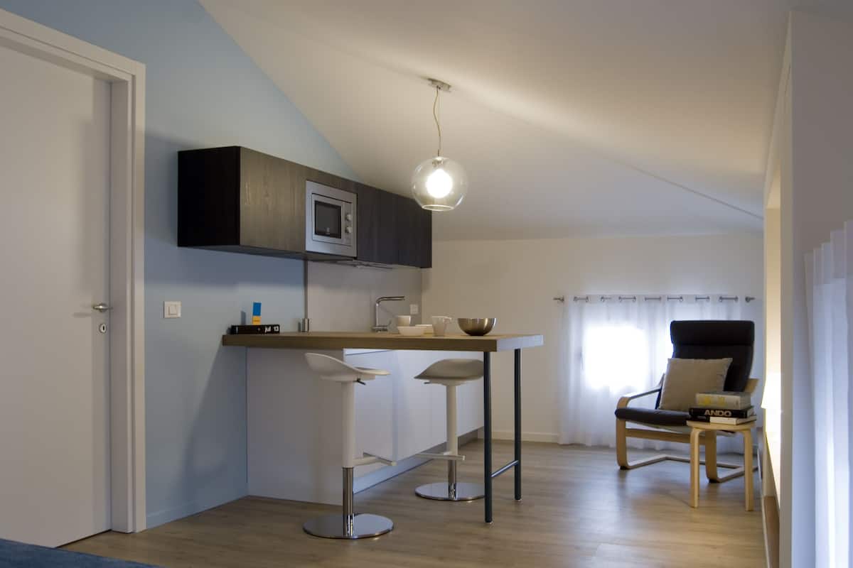 fridge, stovetop, electric kettle, toaster