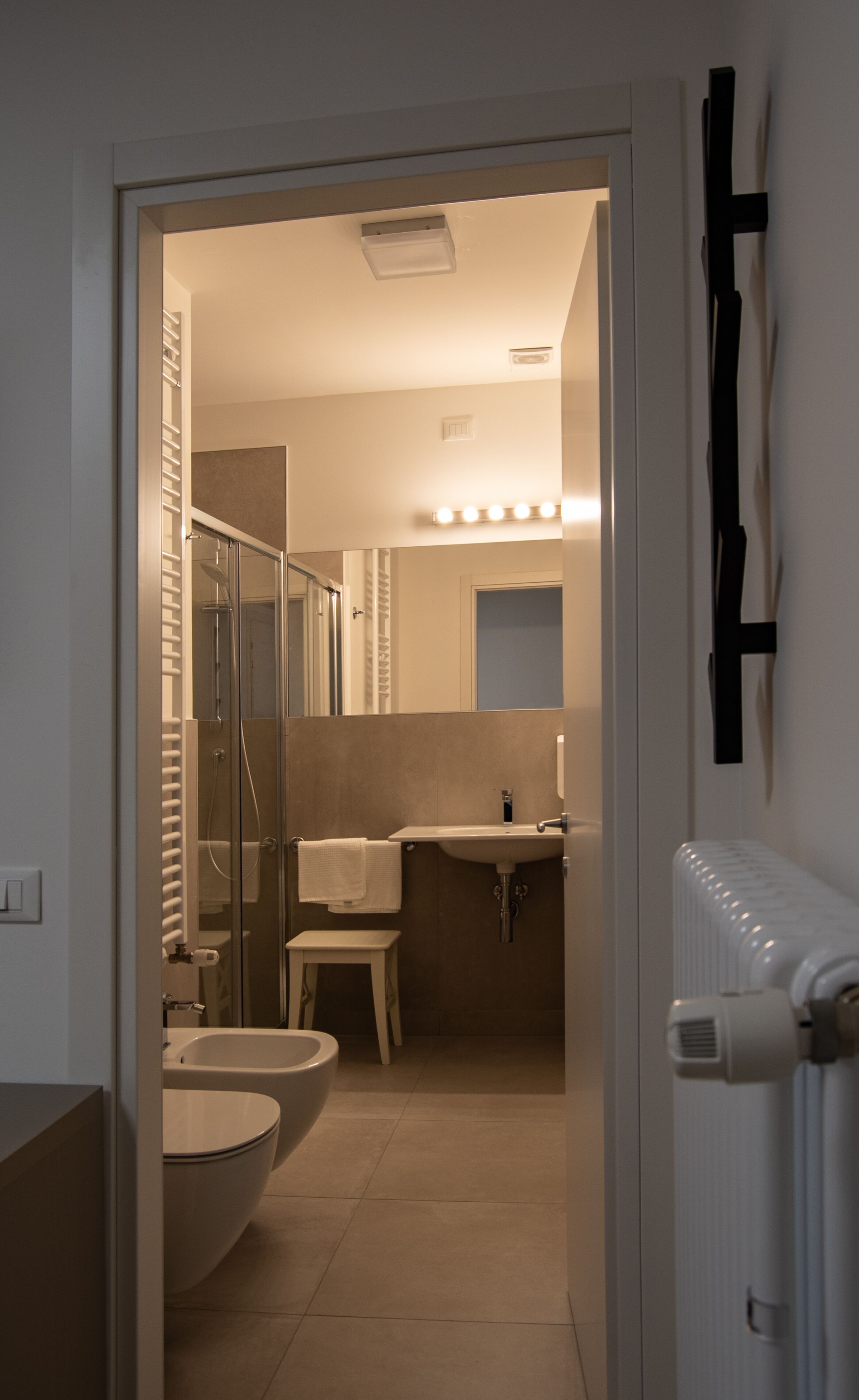 double room | bathroom | free toiletries, hair dryer, bidet, towels