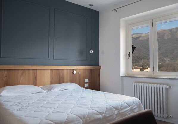 Triple Room | Television