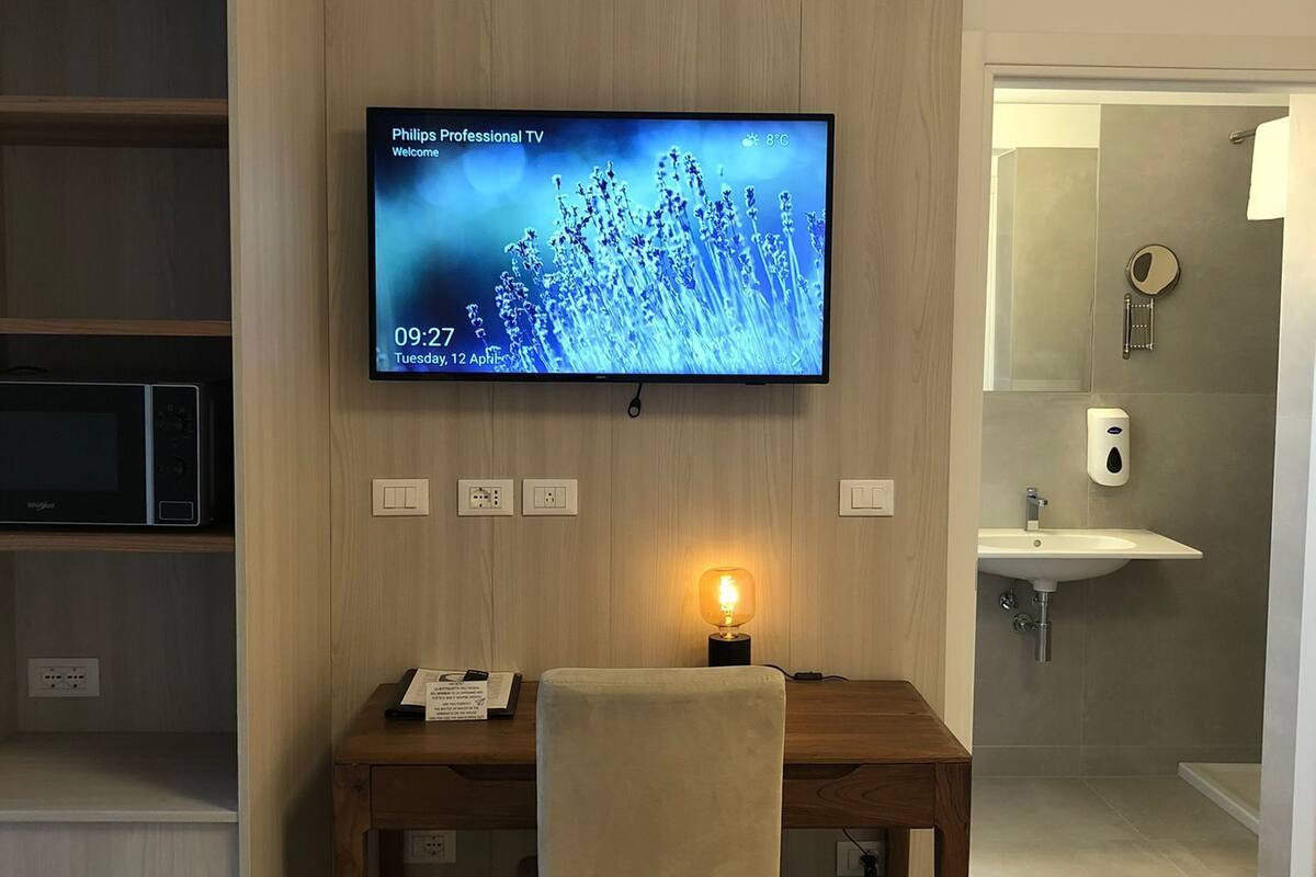 1 bedroom, down duvets, in-room safe, desk