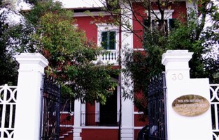 Pintu masuk hartanah