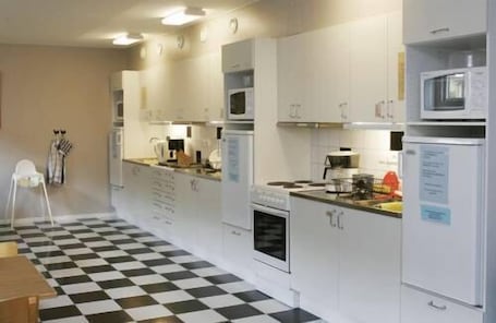 Fridge, microwave