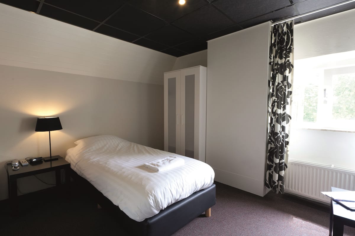 Desk, cribs/infant beds, rollaway beds, free WiFi