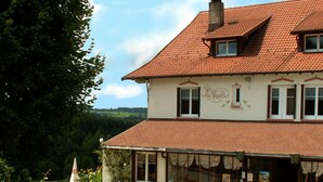 Outdoor dining - La Vigotte (Girmont-Val-d'Ajol)
