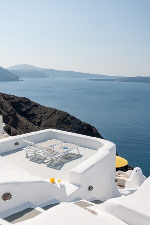 Private One Bedroom Villa with Hot tub and Caldera View(Avra) | Vue de la chambre