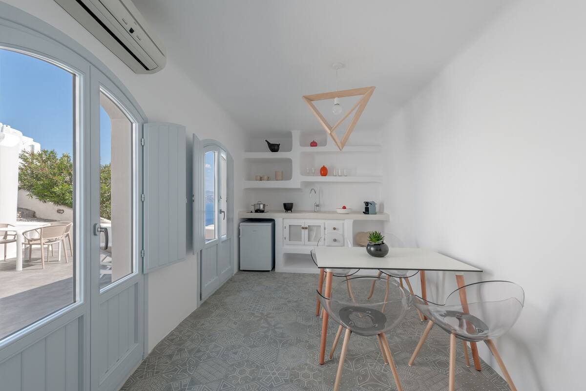 Villa, spabadekar (caldera view) | Eget tekjøkken | Kjøleskap