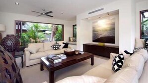 26 Beachfront Mirage- 5 Bedrooms | 客廳 | 平面電視、DVD 播放機