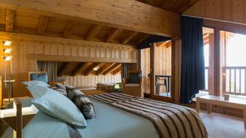 Minibar, in-room safe, individually decorated, individually furnished