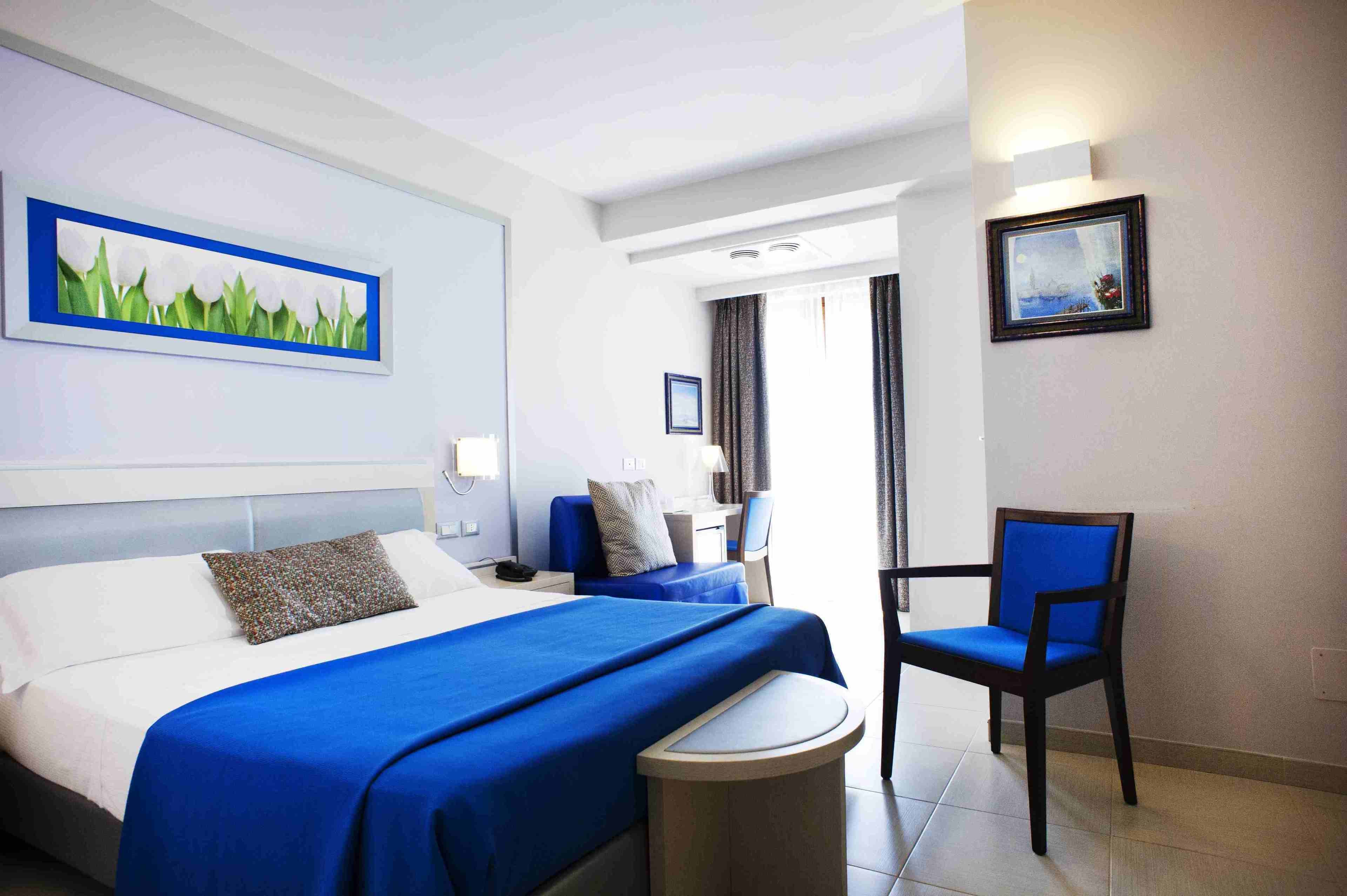 superior double room, sea view | hypo-allergenic bedding, minibar, in-room safe, desk