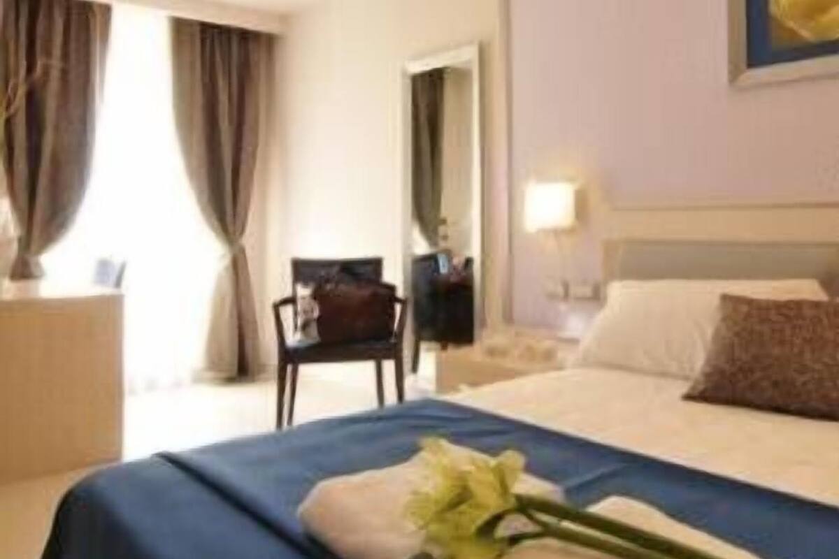superior double room, sea view | hypo-allergenic bedding, minibar, in-room safe, desk