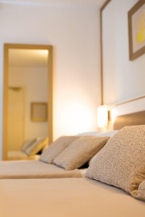 Hypo-allergenic bedding, minibar, in-room safe, desk - Kora Park Resort (Formia)