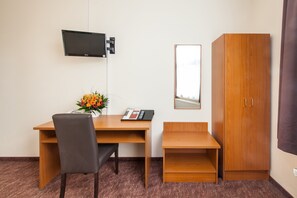 Premium bedding, pillowtop beds, in-room safe, desk