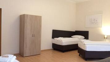 Hochwertige Bettwaren, Pillowtop-Betten, Zimmersafe, Schreibtisch