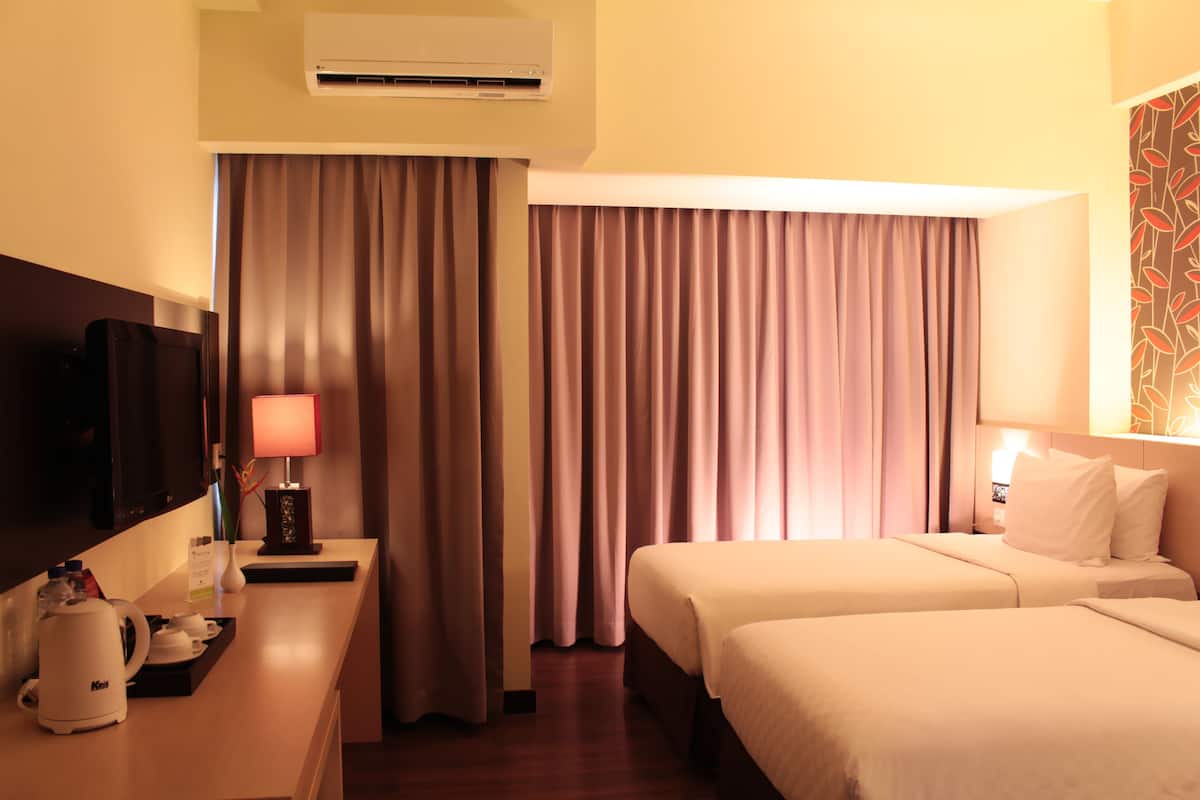 Premium bedding, minibar, in-room safe, desk