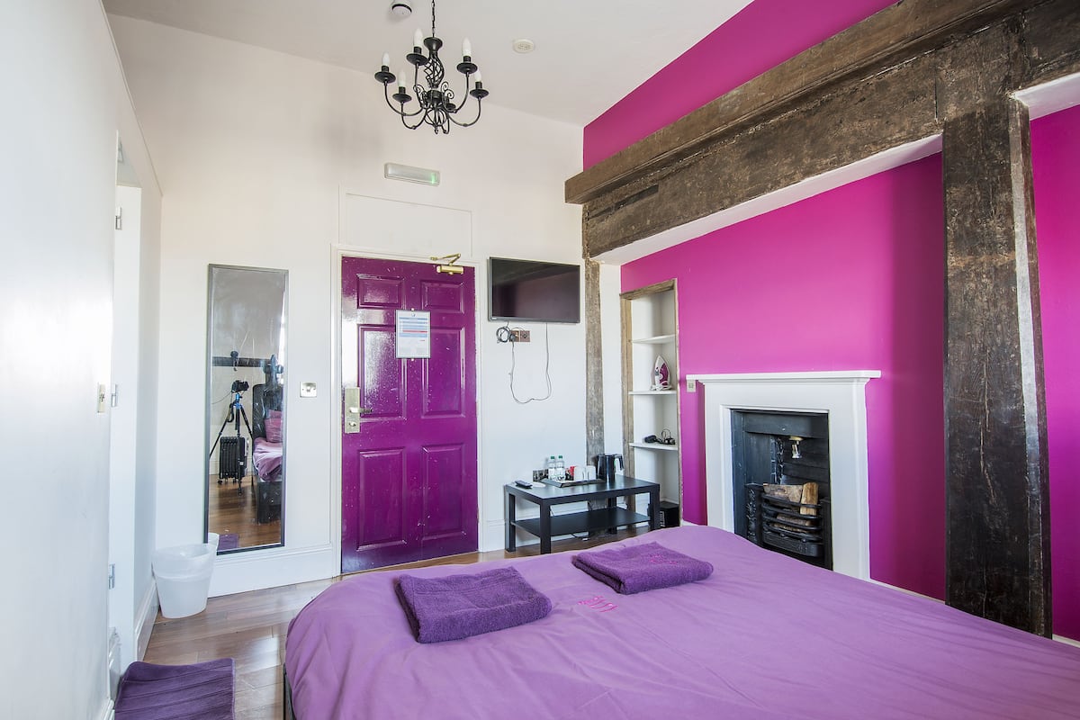 Double Room Ensuite | In-room safe, free WiFi, bed sheets