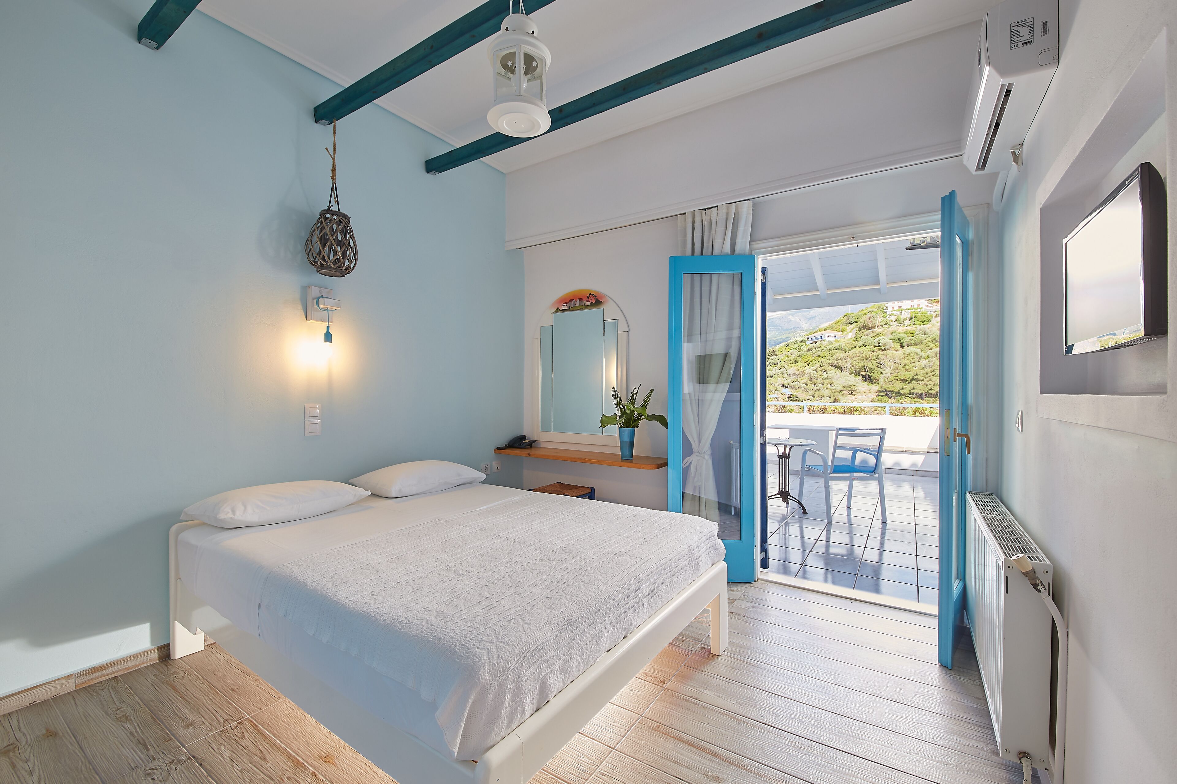 In-room safe, soundproofing, iron/ironing board, free WiFi