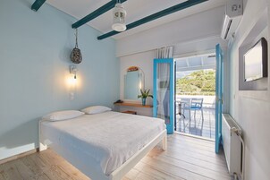 Caja fuerte, sistema de insonorización, tabla de planchar con plancha