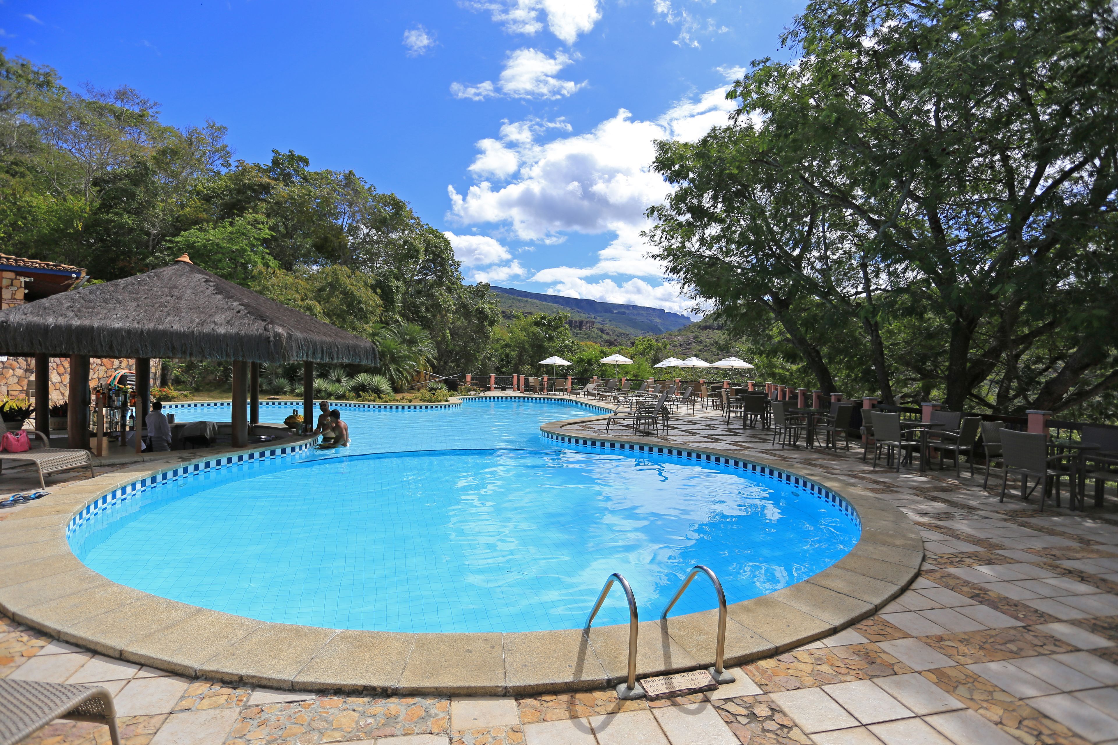 Outdoor pool, pool umbrellas, sun loungers