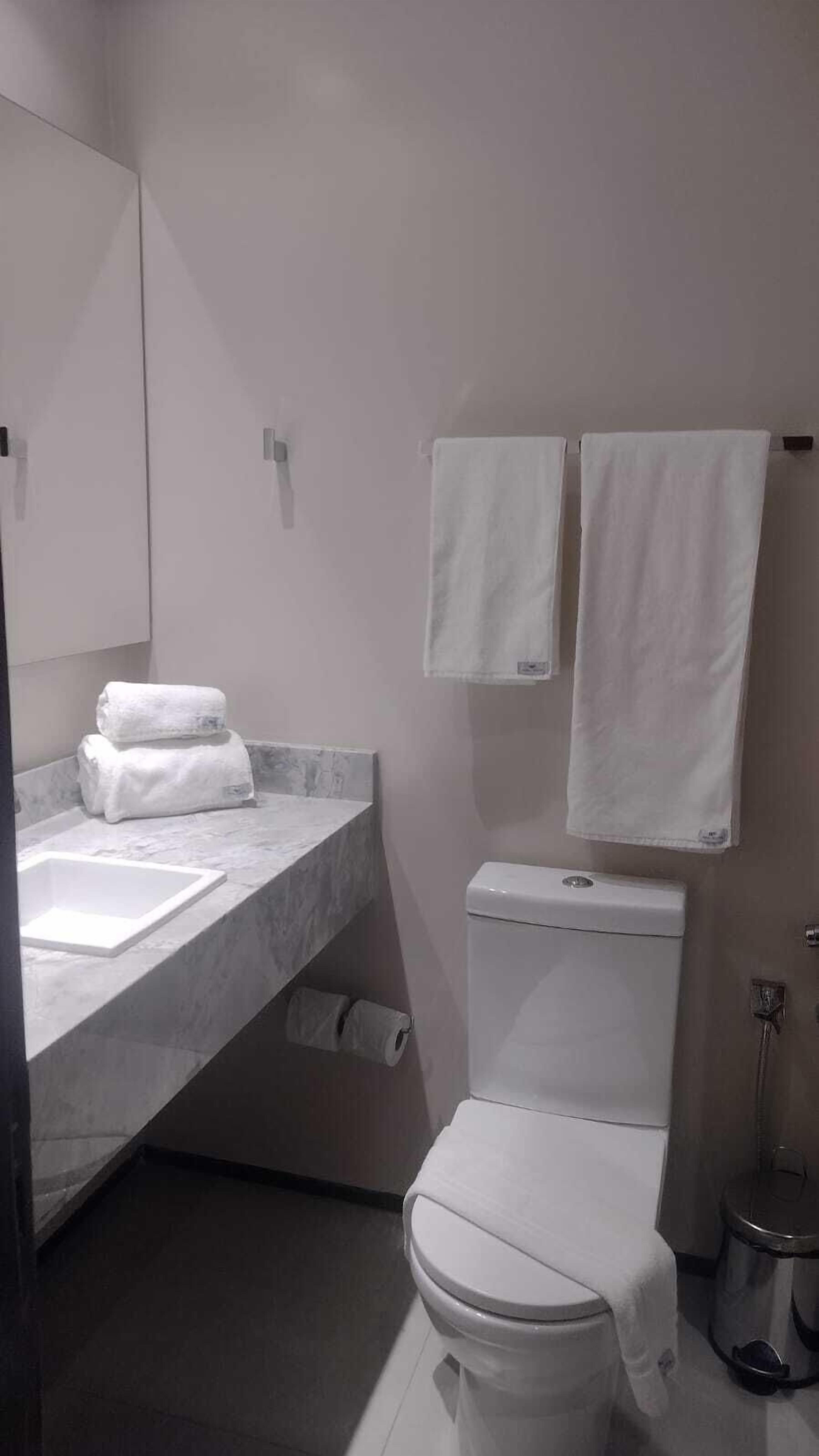 luxury twin room | bathroom | shower, free toiletries, hair dryer, towels