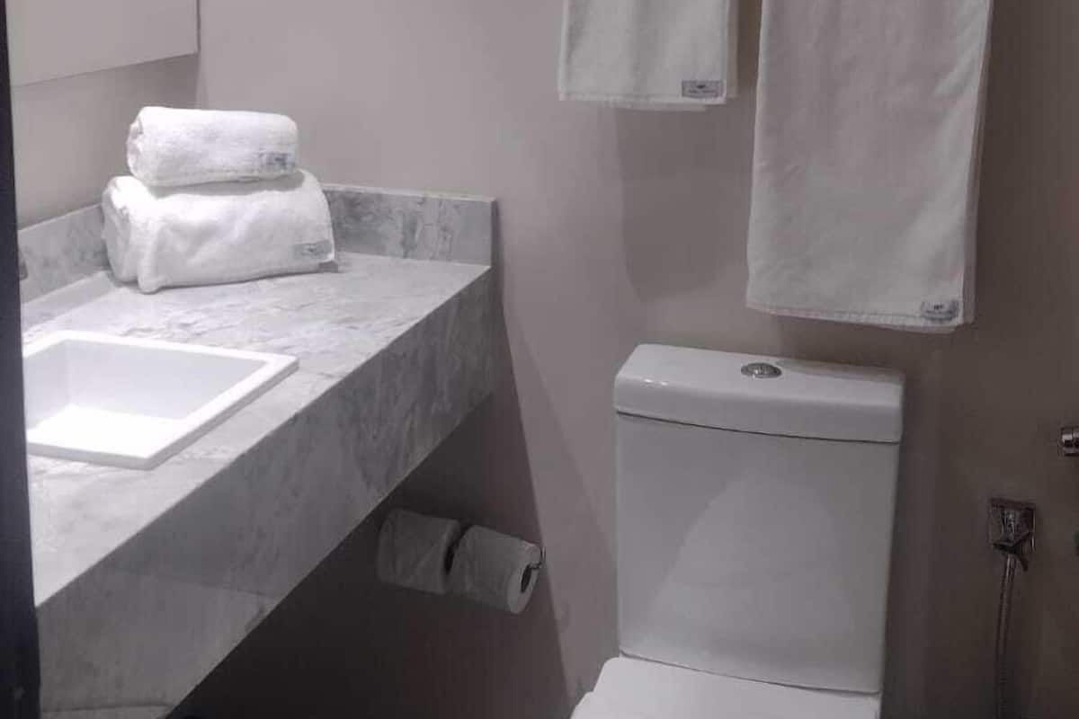 luxury twin room | bathroom | shower, free toiletries, hair dryer, towels