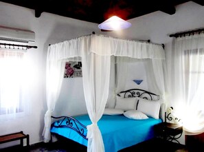 Grand Studio | Egyptian cotton sheets, Select Comfort beds, in-room safe, soundproofing - Artemis Bungalows (Skopelos)