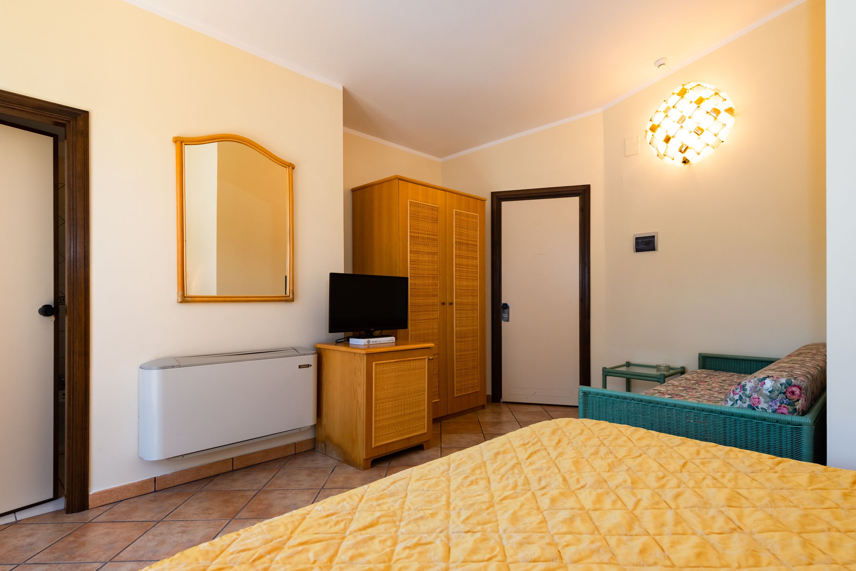 deluxe room, 1 double bed | 1 bedroom, minibar, in-room safe, free wifi