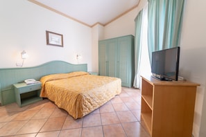 Standard Double or Twin Room | Minibar, in-room safe, free WiFi, bed sheets - Hotel Ristorante Il Ceppo (Agropoli)