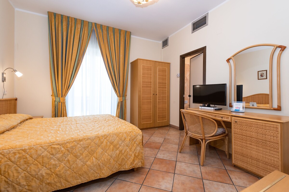 Minibar, in-room safe, free WiFi, bed sheets