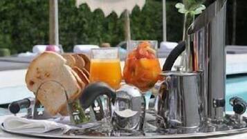 Petit déjeuner (19 EUR par personne)