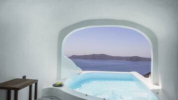 Suíte estúdio com design assinado | Camas com colchões pillow-top, frigobar, cofres nos quartos