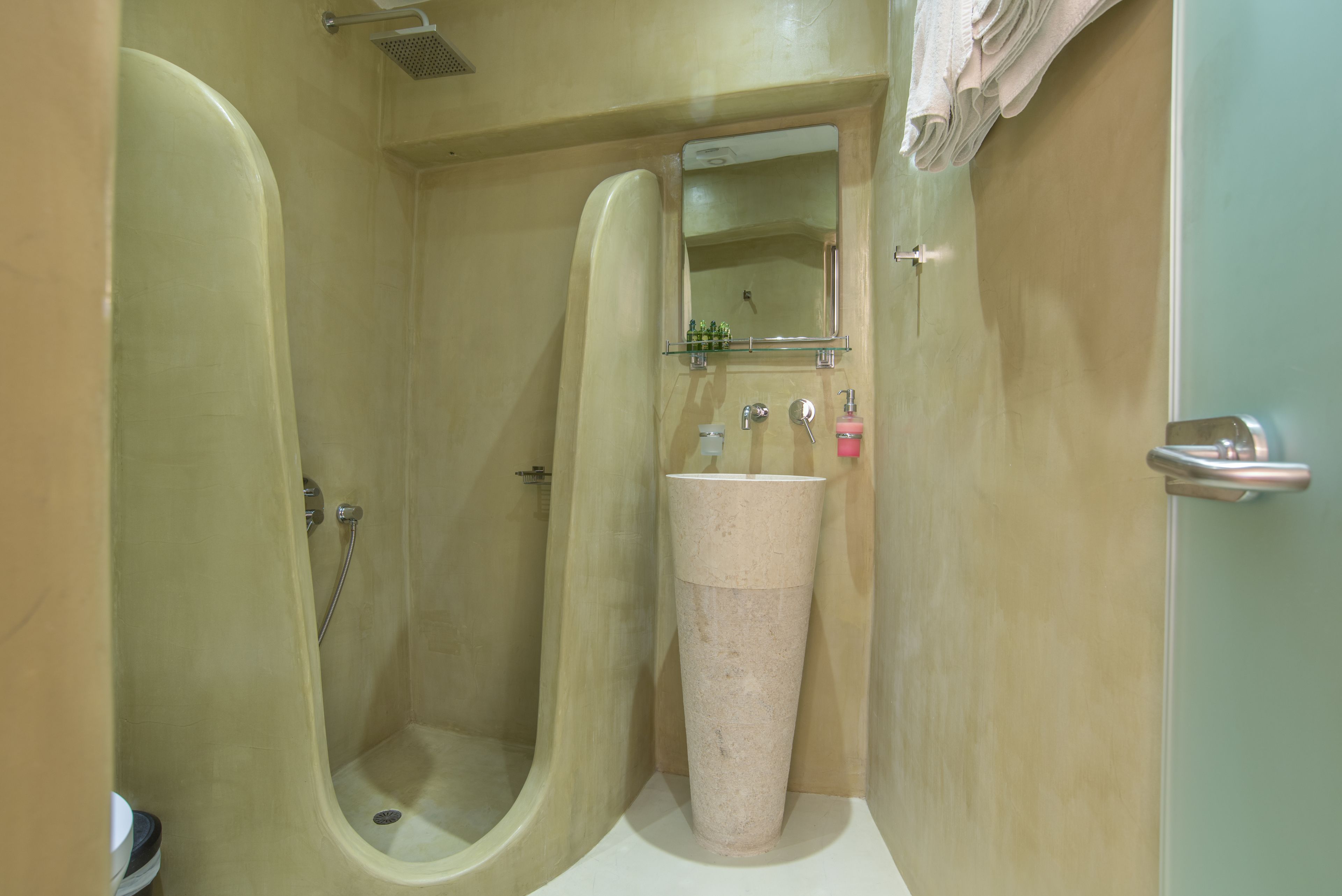 standard room caldera view, sea view | bathroom | free toiletries, hair dryer, slippers, towels