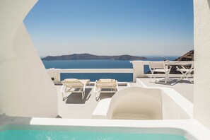 Honeymoon Suite with private Outdoor Hot Tub, Caldera & Sea View | Pillowtop beds, minibar, in-room safe, desk - Sun Rocks Boutique Hotel | Caldera View Suites & Sunset Dining Experience (Santorini)