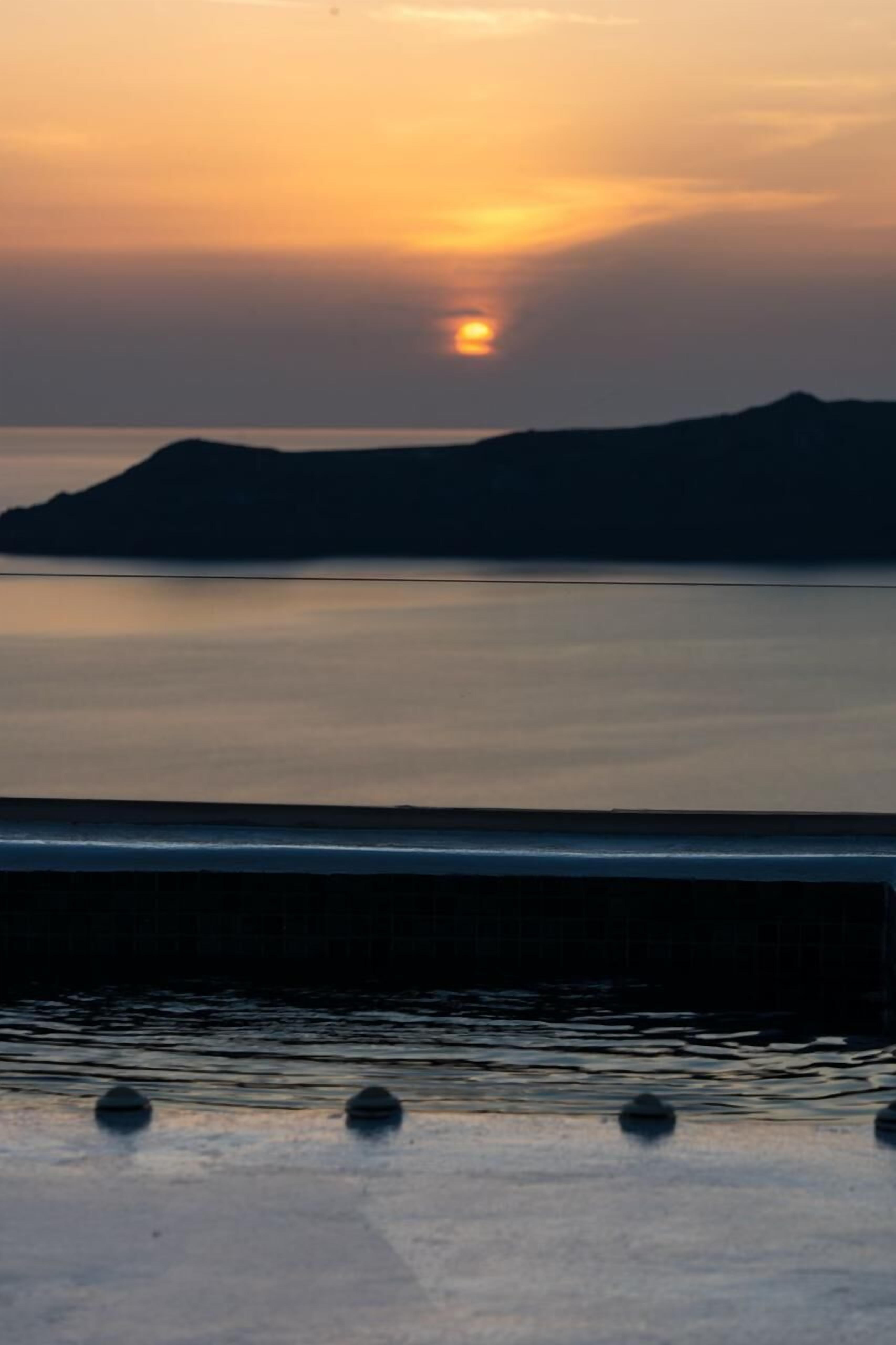 Foto - Sun Rocks Boutique Hotel - Caldera View Suites & Sunset Dining Experience