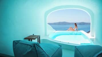 Sun Rocks Suite with Private Pool Caldera & Sea View | Pillowtop beds, minibar, in-room safe, soundproofing