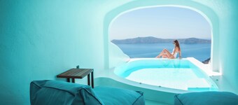 Sun Rocks Boutique Hotel | Caldera View Suites & Sunset Dining Experience