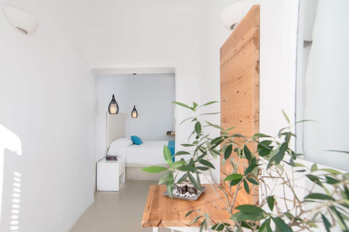 pillow-top beds, in-room safe, soundproofing, iron/ironing board