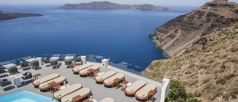 Een seizoensgebonden buitenzwembad