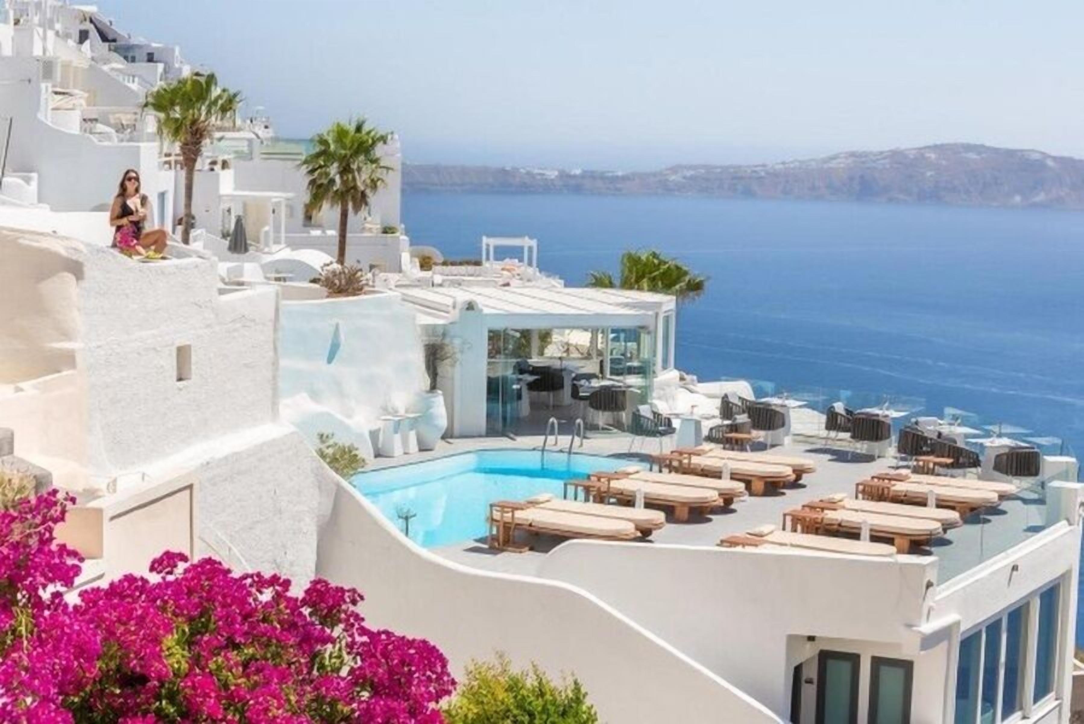 Kolam renang terbuka bermusim 