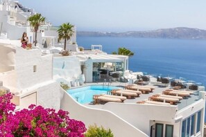 Seasonal outdoor pool - Sun Rocks Boutique Hotel | Caldera View Suites & Sunset Dining Experience (Santorini)