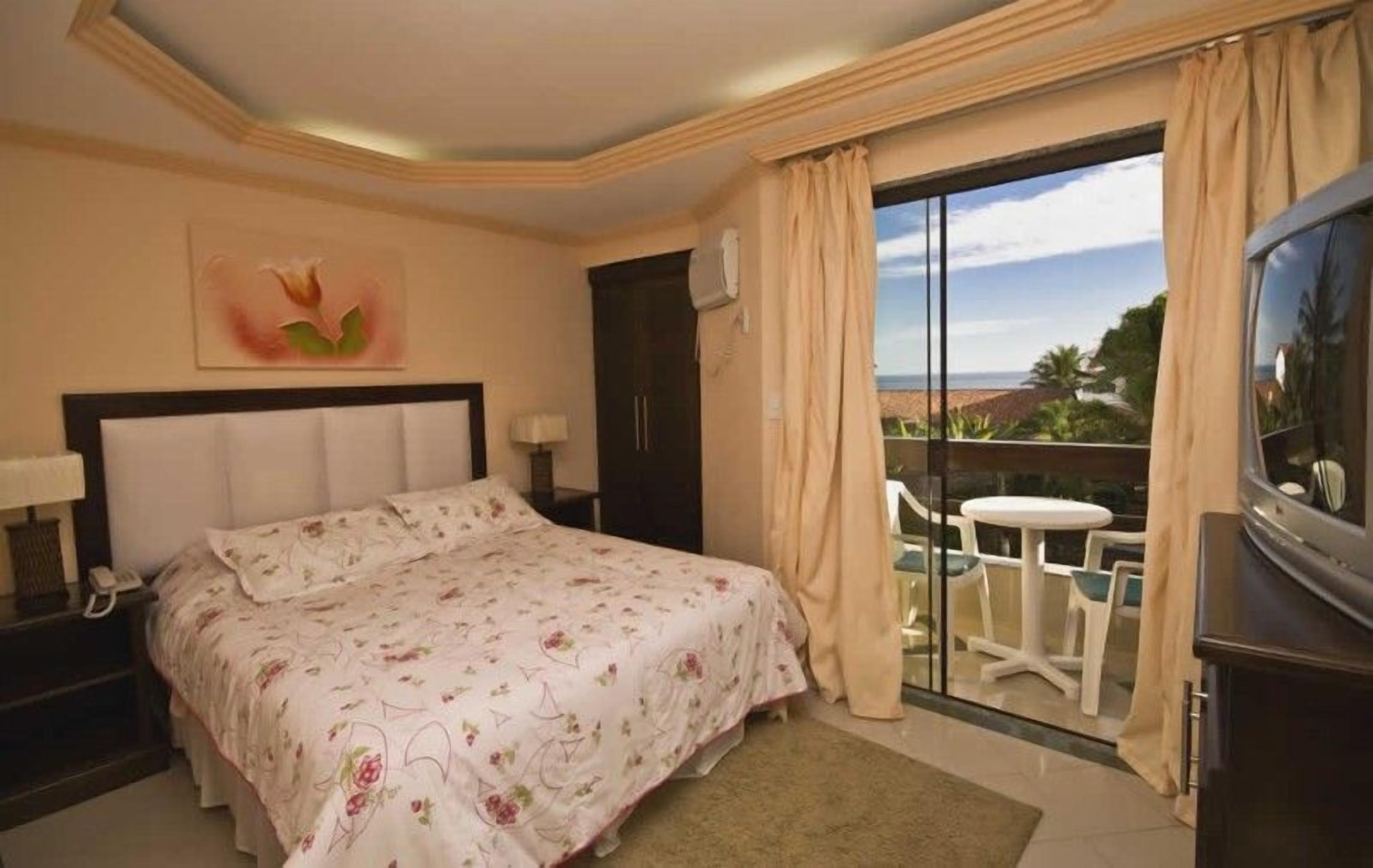 Premium bedding, down duvets, pillow-top beds, minibar