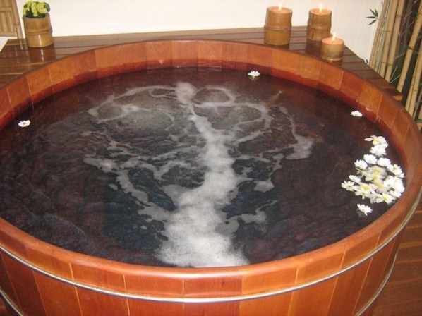 Indoor spa tub