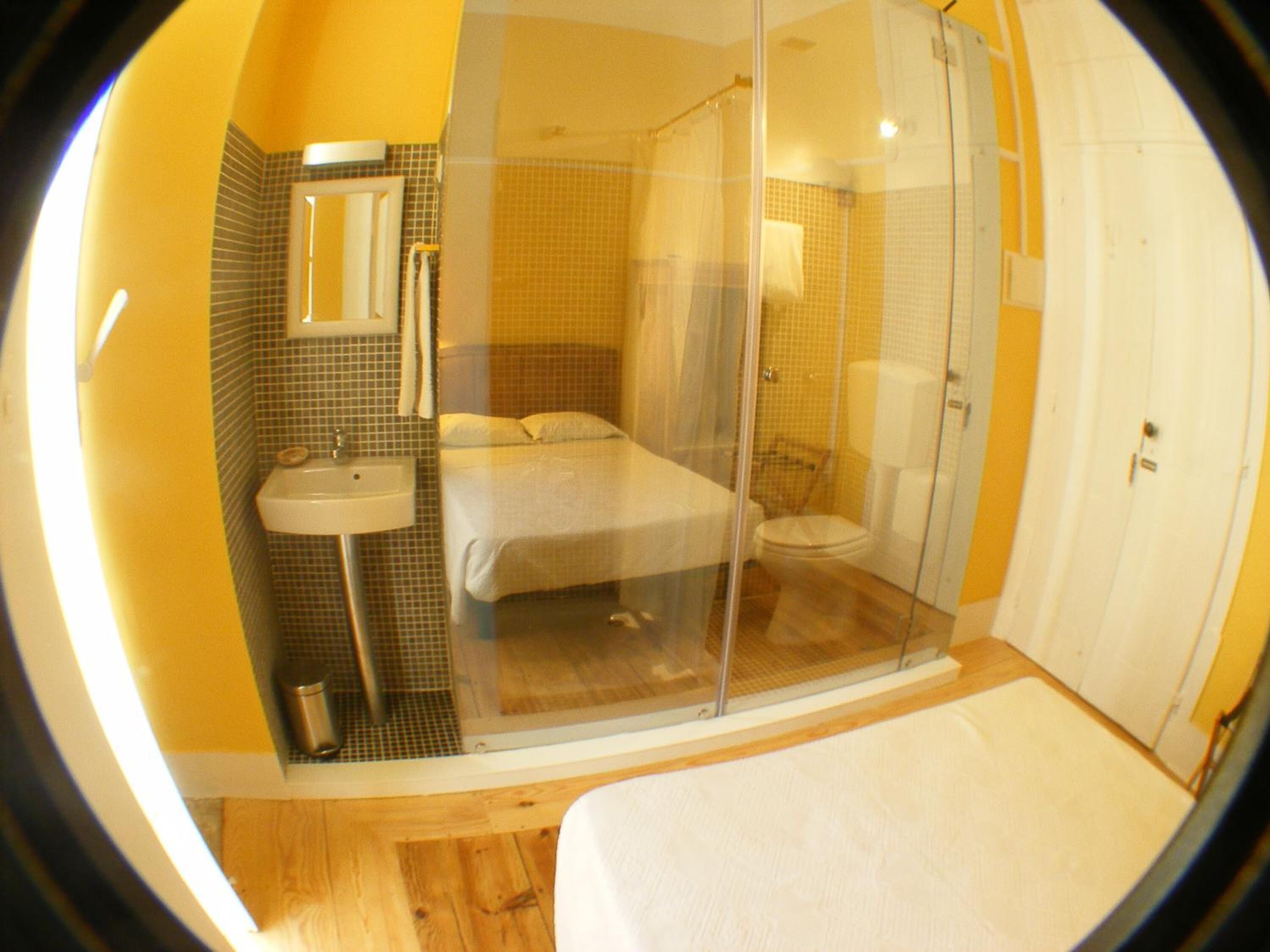 shower, free toiletries, hair dryer