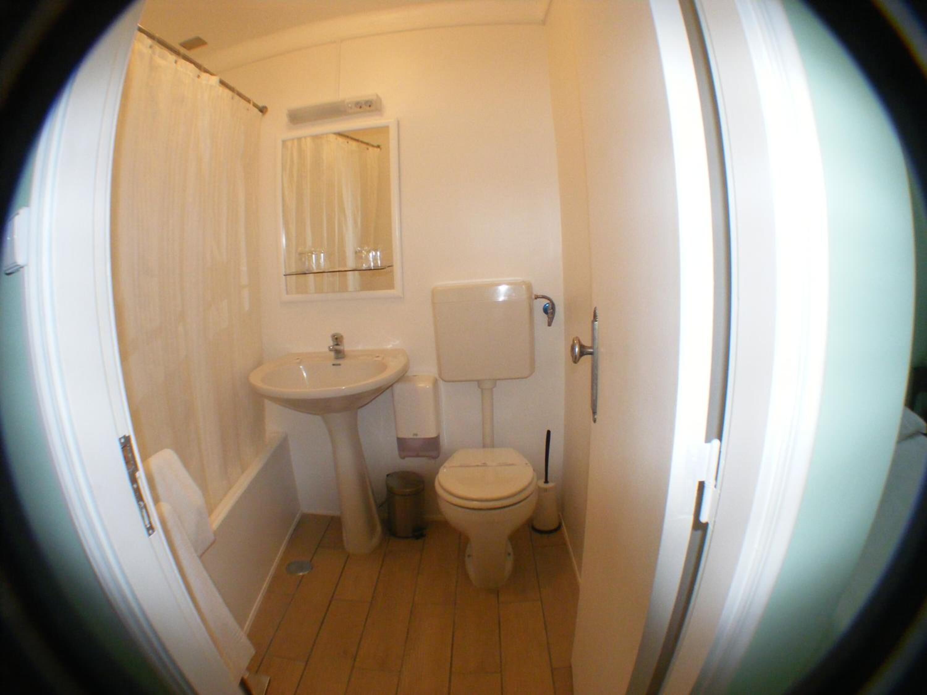 shower, free toiletries, hair dryer