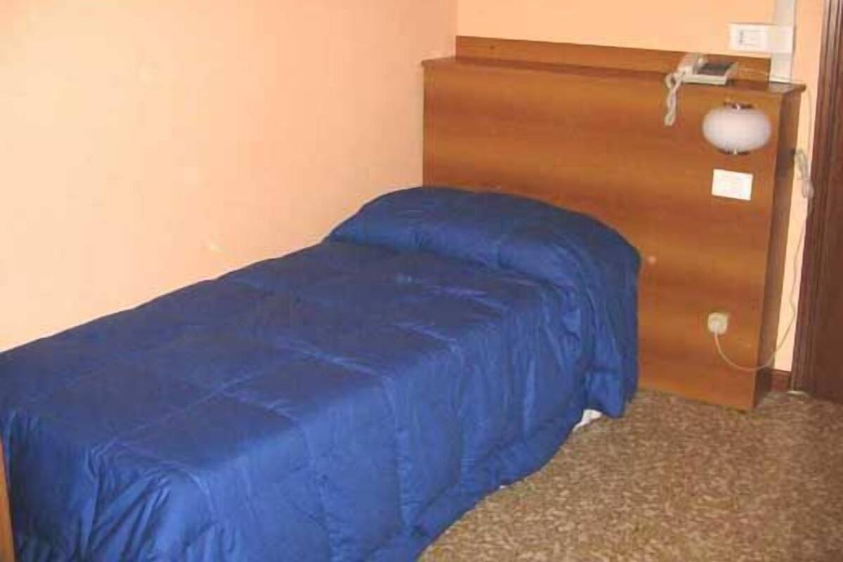 Single Room | Desk, rollaway beds, free WiFi