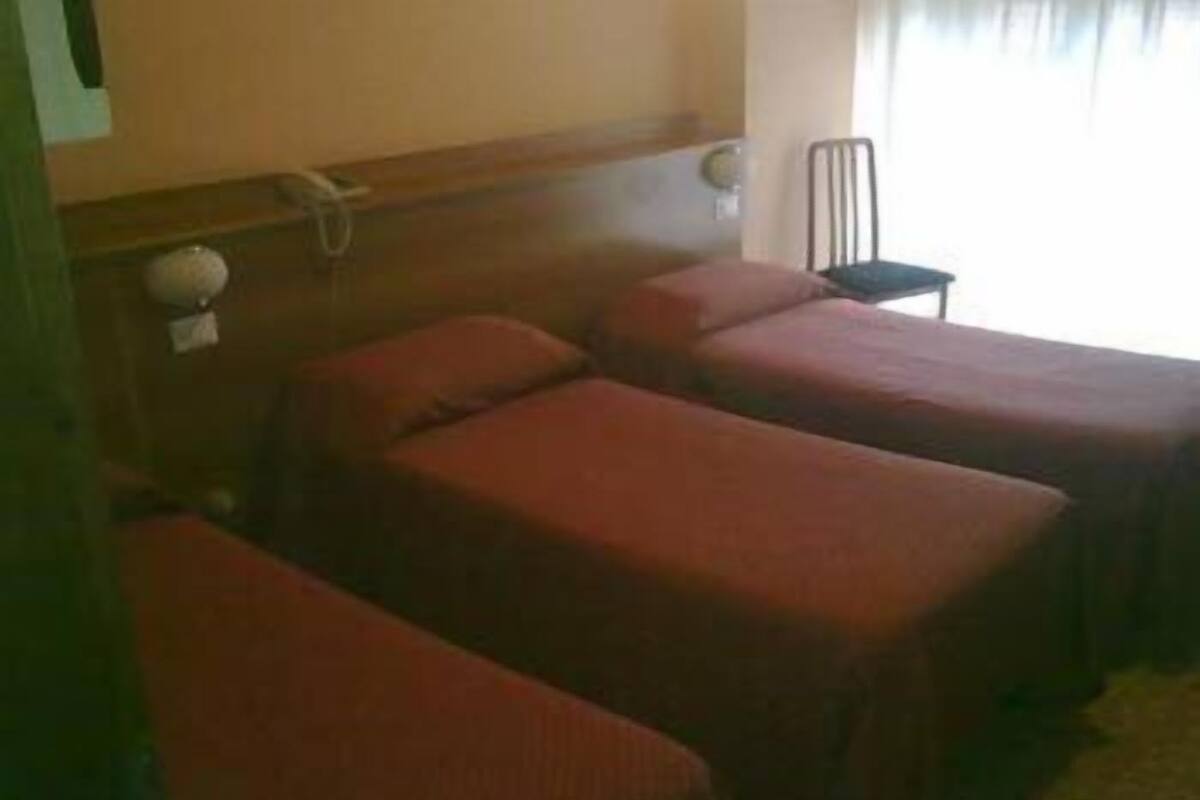 Triple Room | Desk, rollaway beds, free WiFi