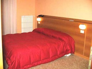 Double Room | Desk, rollaway beds, free WiFi